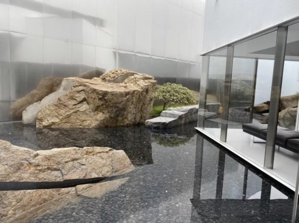 日本石雕大師和泉正敏
作品落腳台中！展現侘寂之美